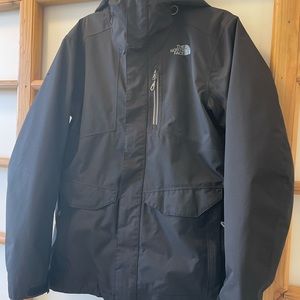 Mens North Face Triclimate Jacket.     Size MEDIUM.      color BLACK